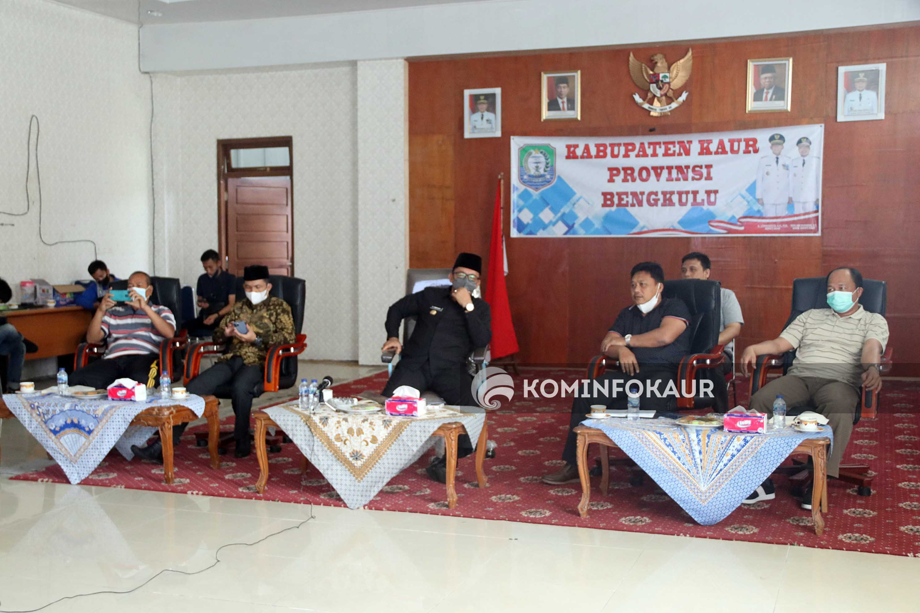 Bupati Kaur Ikuti Sosialisasi SE Persetujuan Bangunan Gedung Secara Daring