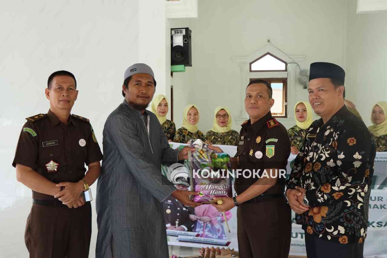 HAB Adhyaksa Ke- 63 dan HUT IAD Ke XXIII, Kejari Kaur Sambangi Ponpes