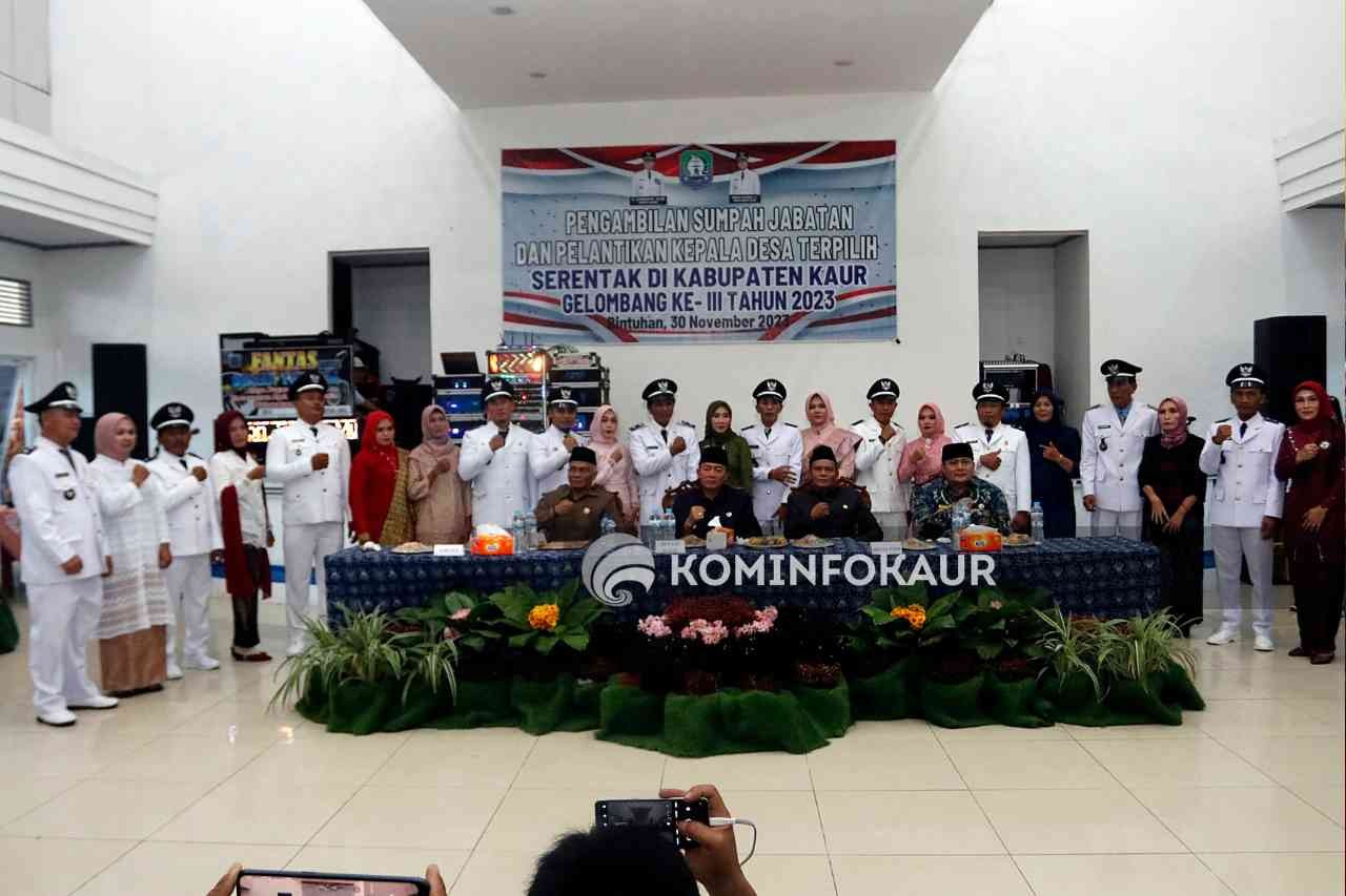 Lantik 11 Kepala Desa, Bupati : Rangkul Semua Masyarakat 