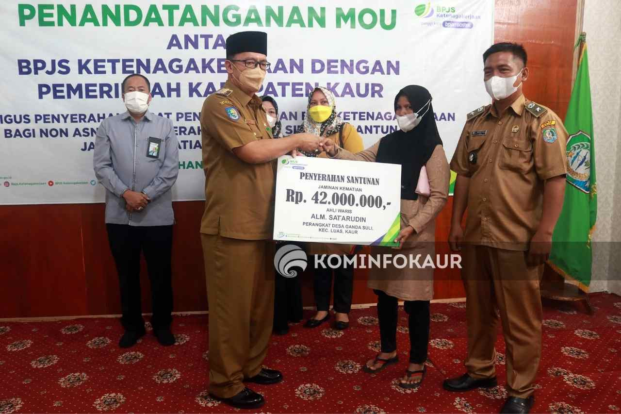 BPJS Ketenagakerjaan Serahkan Santunan Progam Jaminan Kematian 
