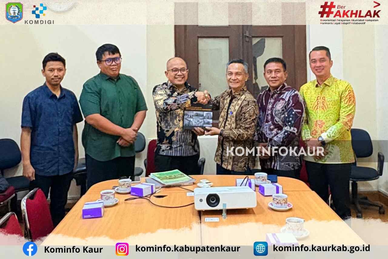 Wabup Kaur Kunjungi Perpusnas, Serahkan Empat Proposal Penguatan Literasi Daerah