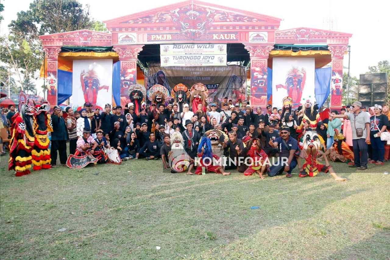 Giliran Kuda Kepang Turonggo Joyo dan Agung Wilis Hibur Masyarakat