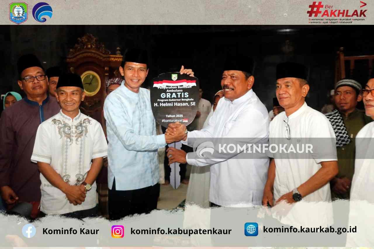Safari Ramadan di Masjid Agung Al-Kahfi, Wagub Mian Serahkan  Bantuan Ambulance Gratis 