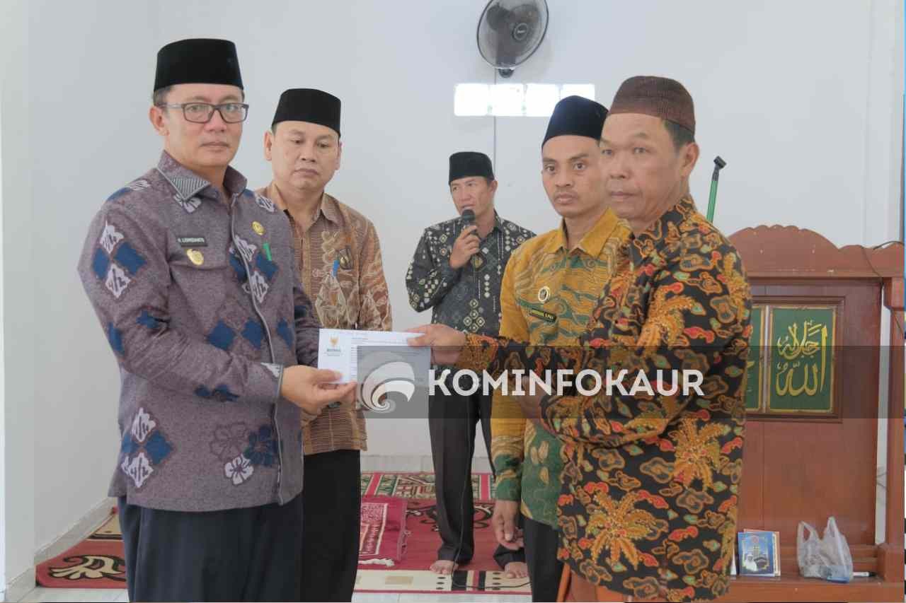 Safari Jumat di Pengubaian, Bupati Dicurhati Jembatan Dan Sinyal