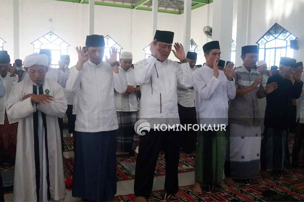 Bupati dan Wabup Shalat Ied di Islamic Center