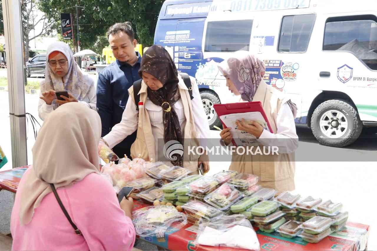Di Cek BPOM, Takjil Sentra Kuliner Dan Taman Bineka Aman Konsumsi