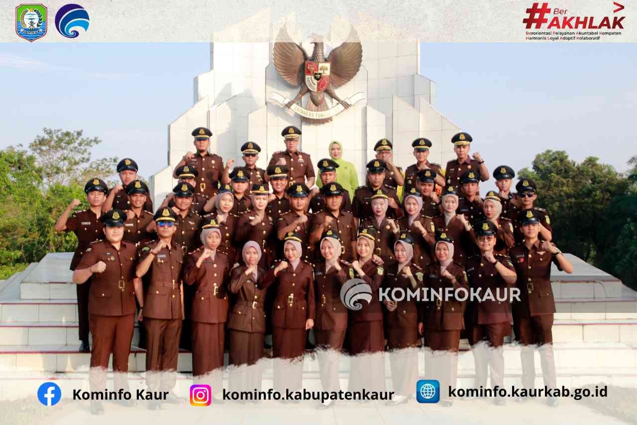 Peringati HBA Ke 64 dan HUT IAD Ke XXIV, Kejari Kaur Gelar Upacara Ziarah Makam Pahlawan 