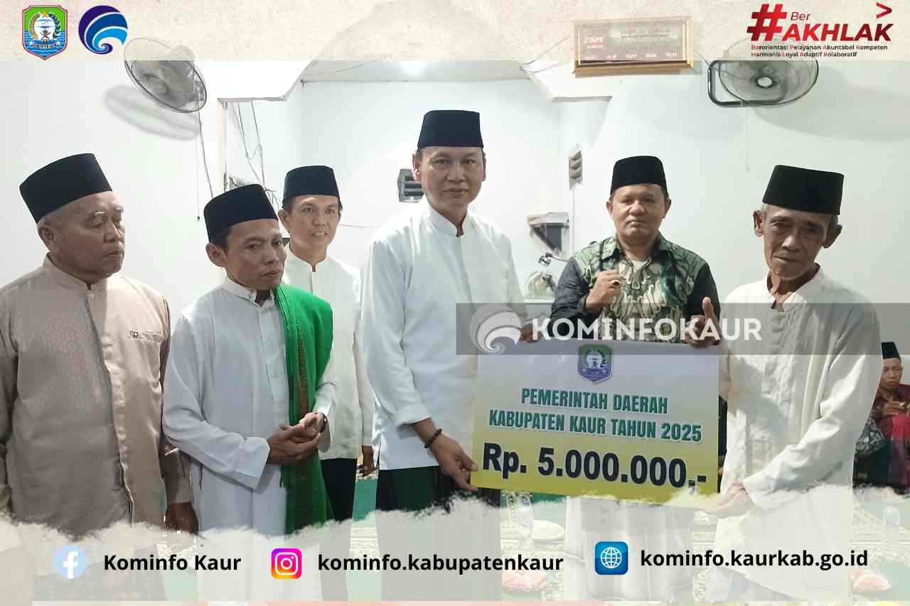 Safari Ramadan di Karang Dapo, Sekda Serahkan Bantuan Untuk Masjid Al-Muslimin