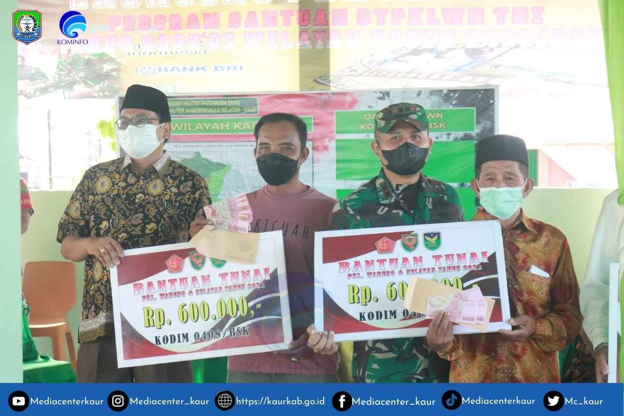Kodim 0408 BSK Serahkan Bantuan Tunai untuk 15 Ribu PKL Warung Dan Nelayan 