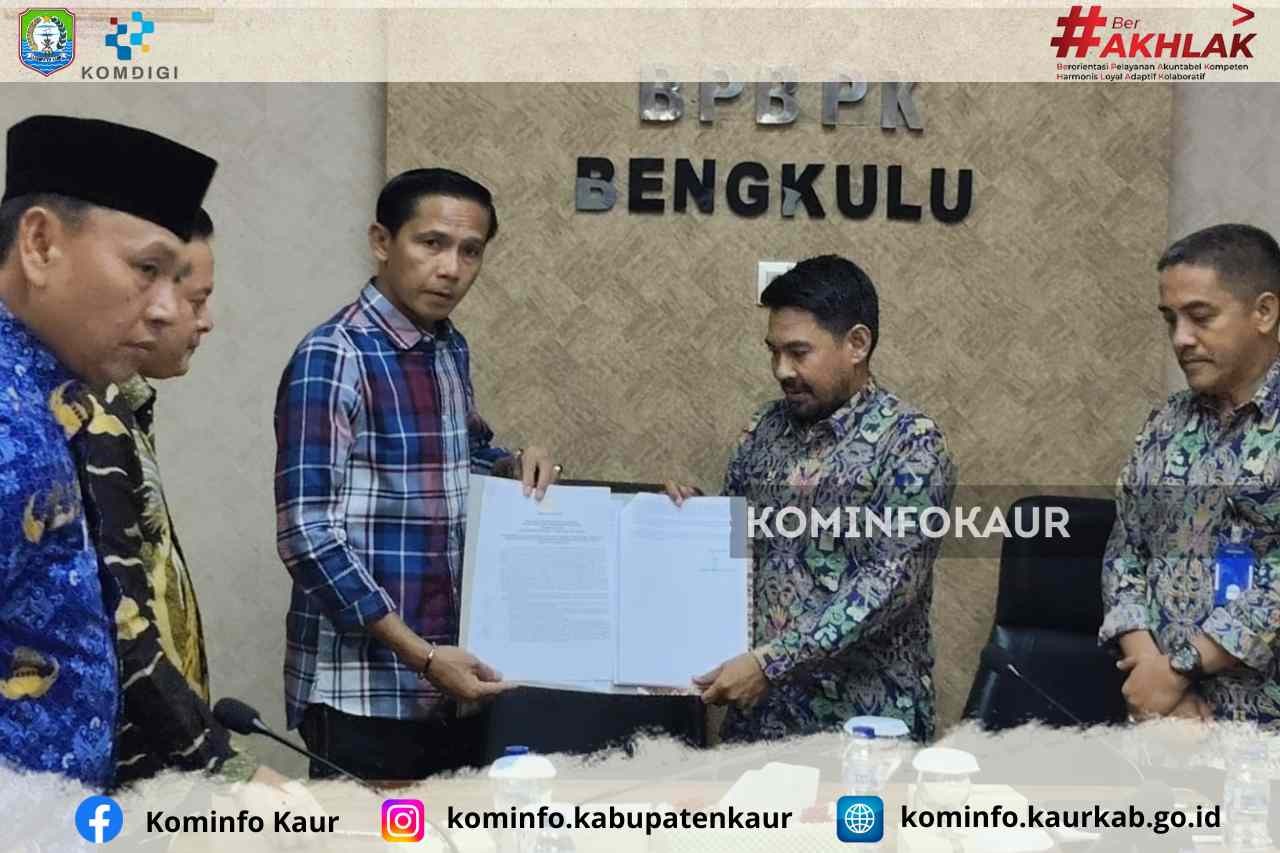 Dukung Program PPSP, Bupati Kaur Tandatangani Komitmen Implementasi Sanitasi Kabupaten/Kota (SSK) 