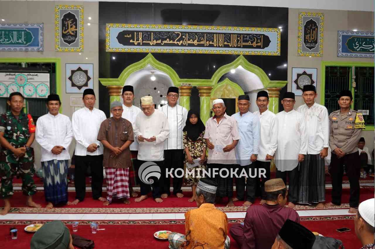 Silaturahmi Dengan Warga Desa Air Dingin, Bupati Minta Dukungan Pembangunan Jalan Dua Jalur