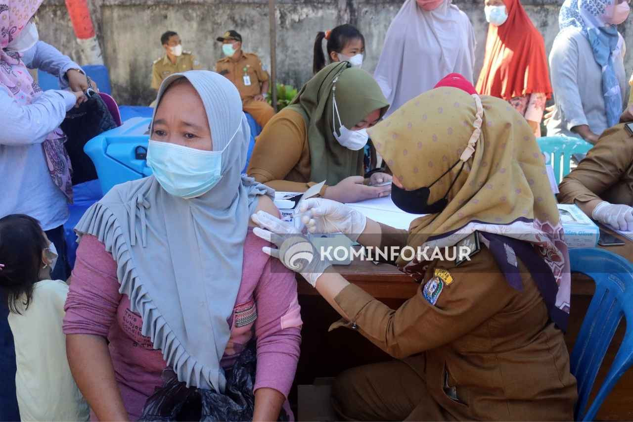 Percepat Capaian,  Gandeng Pasar Murah dengan  Vaksinasi COVID-19