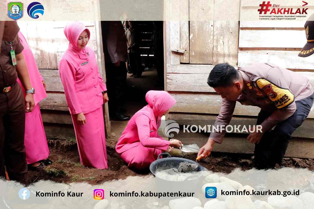 Tidak Layak Huni, Polres Kaur Bedah Rumah Warga Desa Cahaya Batin