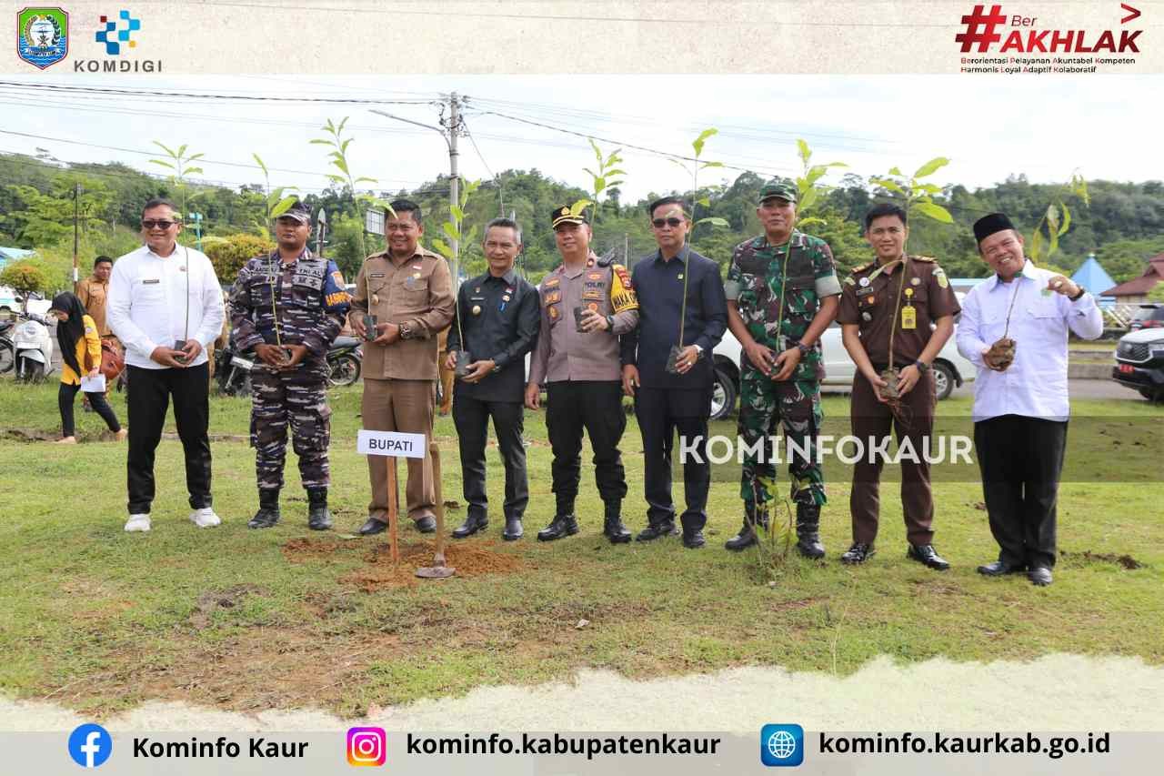 Antisipas Potensi Bencana Alam, Pemkab Kaur Tanam Bibit Pohon 