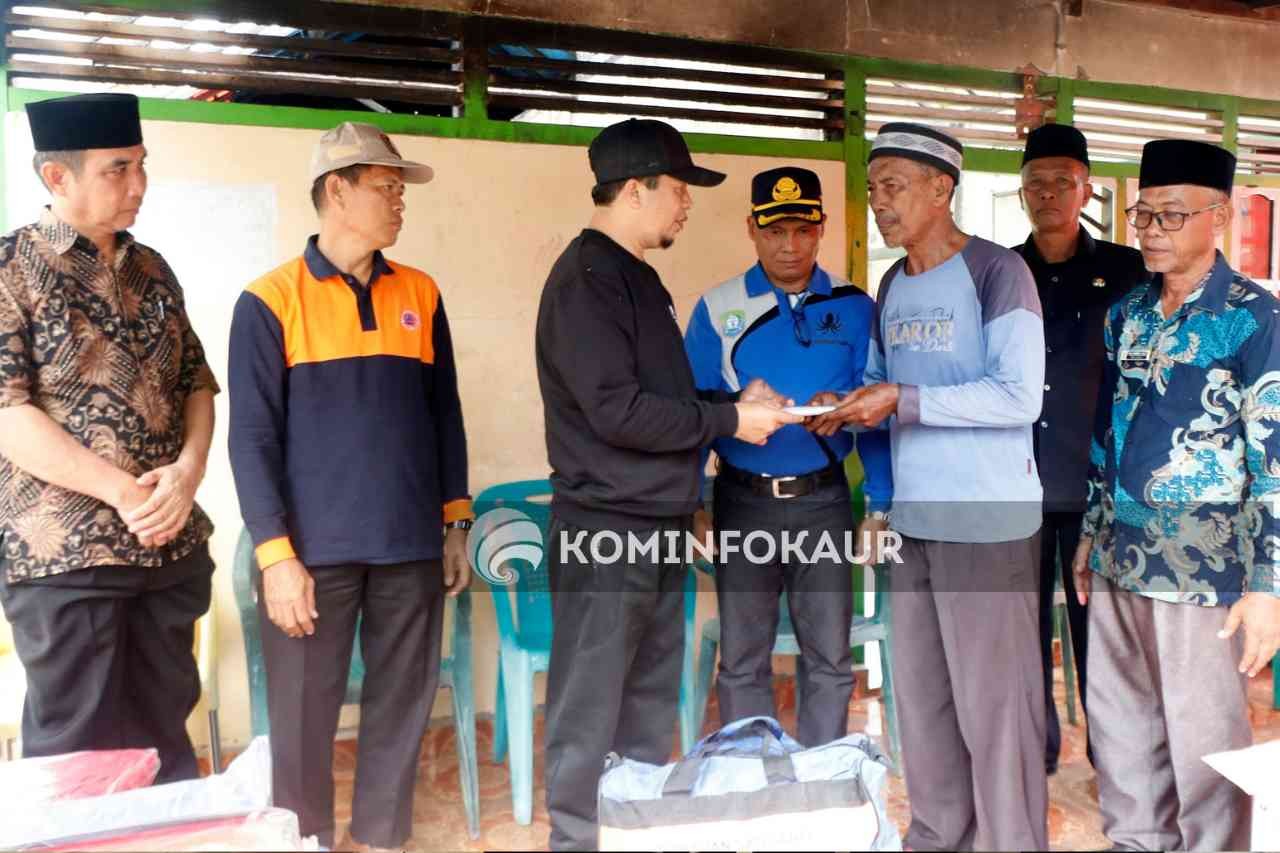 Bentuk Kepedulian, Wabup Serahkan Bantuan Korban Kebakaran