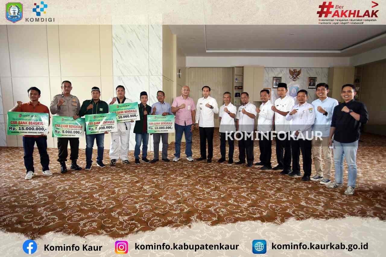 Bupati Kaur Salurkan CSR Bank Bengkulu Senilai 45 Juta Rupiah