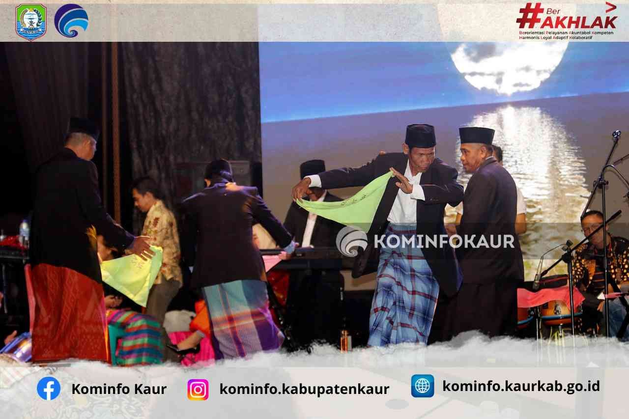 Disaksikan Bupati Lismidianto,Festival Gurita Sajikan Pentas Seni Budaya