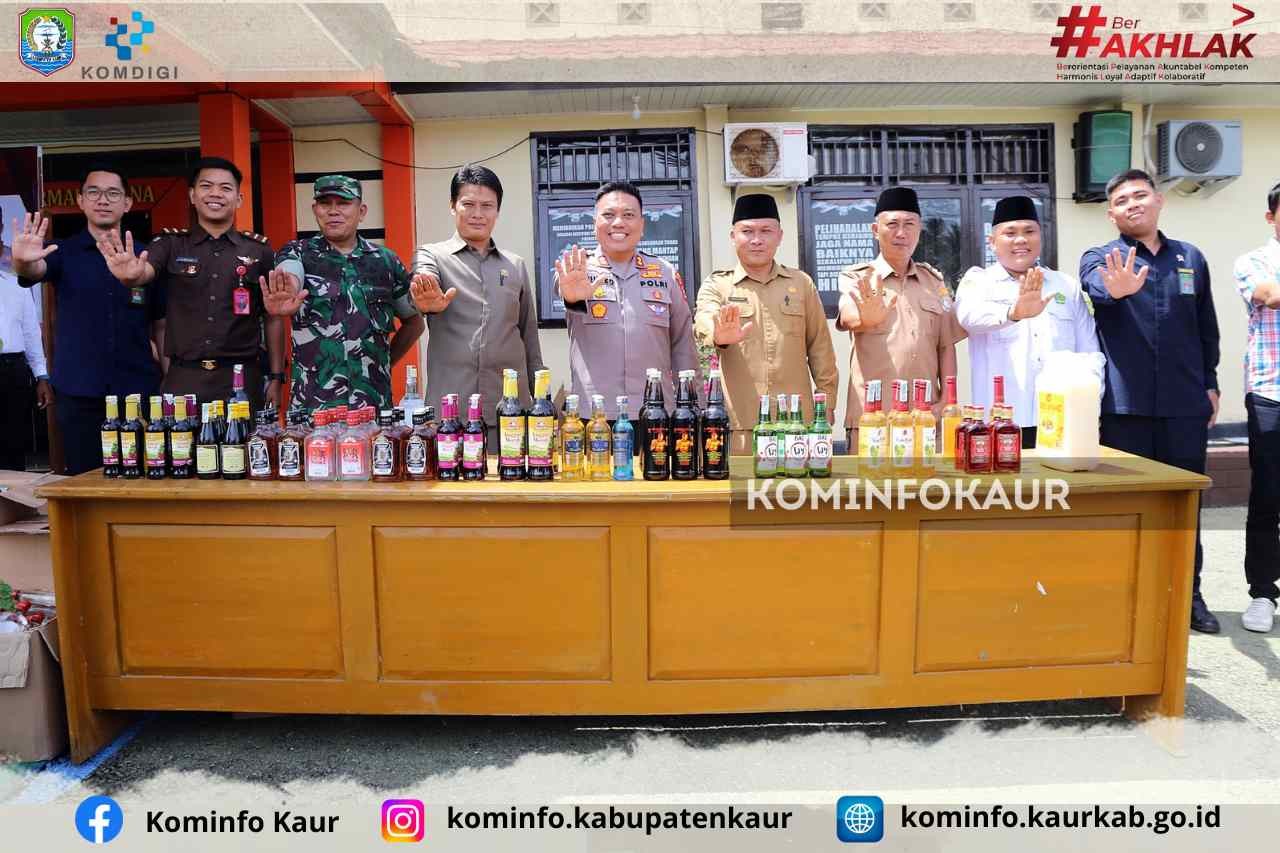 Polres Kaur Musnahkan 1.200 Botol Miras Hasil Operasi Pekat Nala 2025