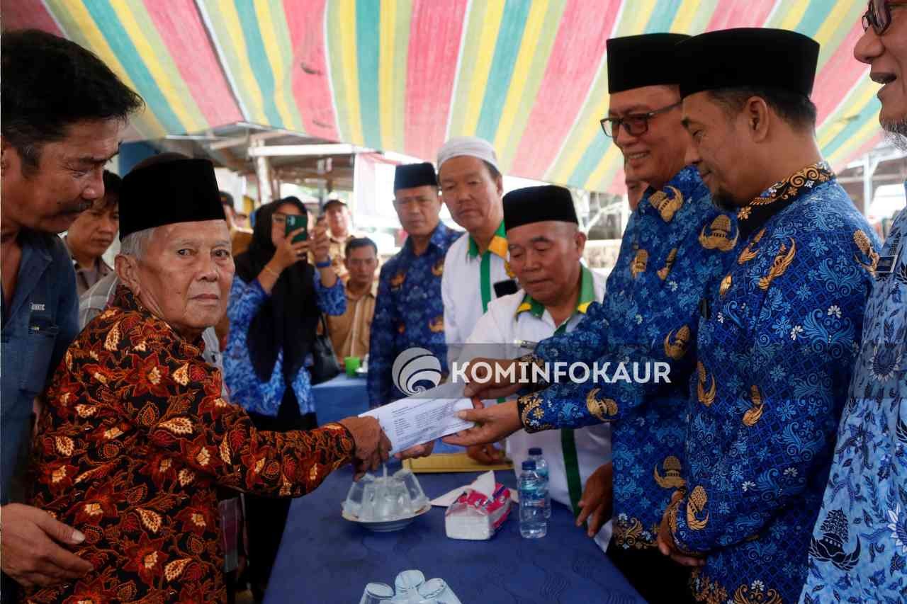 Kunjungi Korban Kebakaran, Bupati Lismidianto Ingatkan Masyarakat Untuk Selalu Waspada