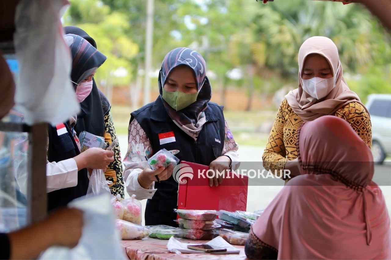 BPOM Periksa Takjil di Sentra Kuliner dan Taman Bineka