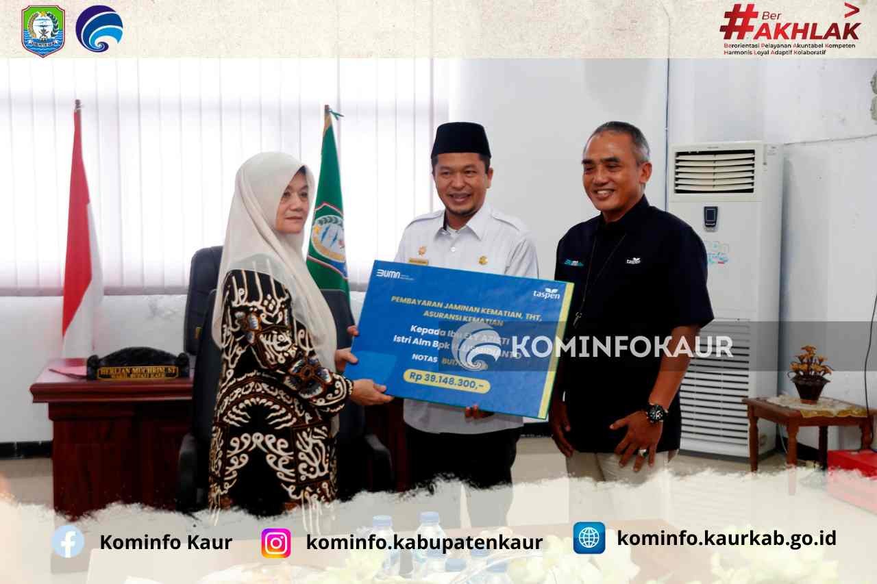 PT Taspen Persero Serahkan Santunan Program THT dan JKM Almarhum Bupati Lismidianto