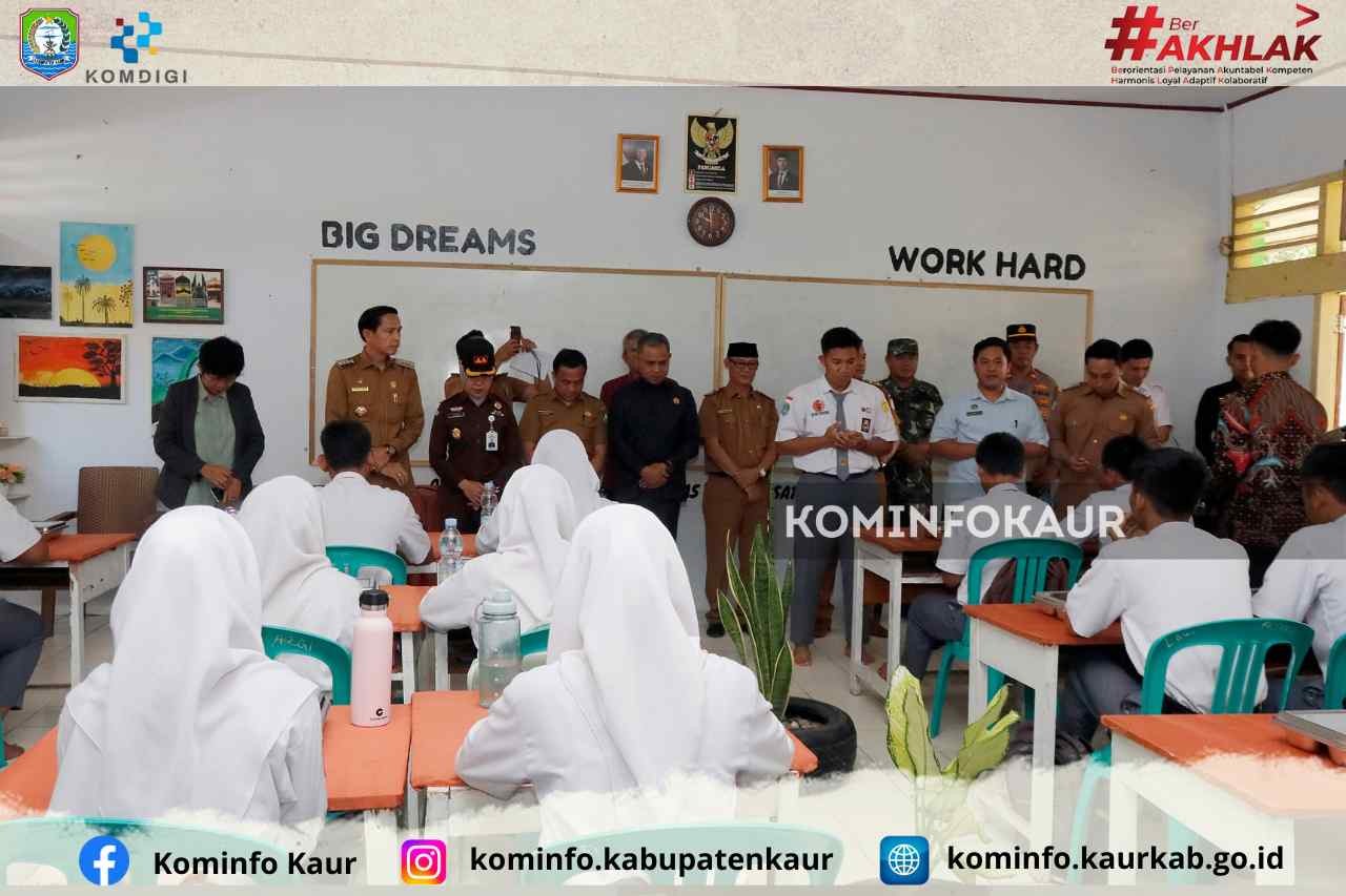 Bupati Kaur Launching Program Makan Bergizi Gratis di SMAN 2 Kaur