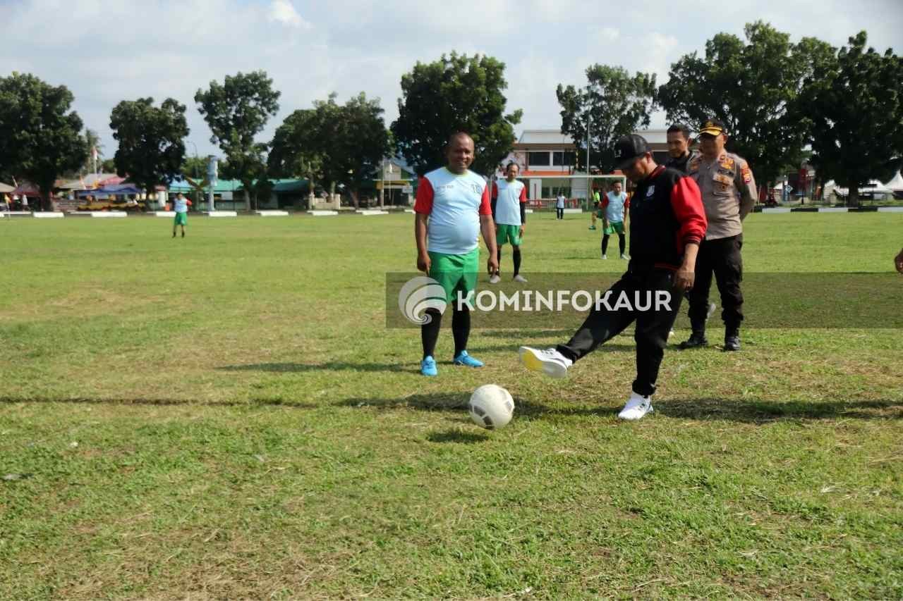Buka Turnamen Sepak Bola FKKD, Ini Pesan Wabup