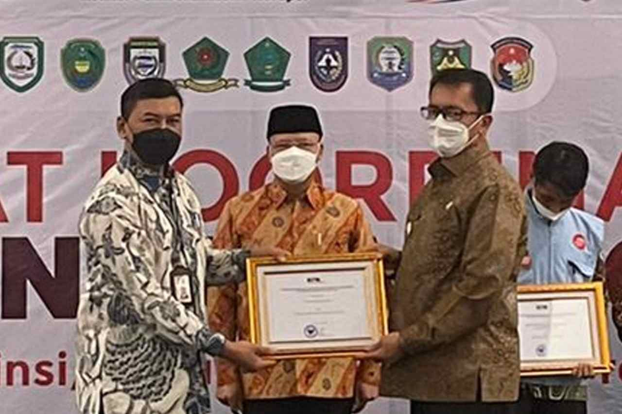 Bupati Kaur Terima Pengghargaan Dari KPK RI