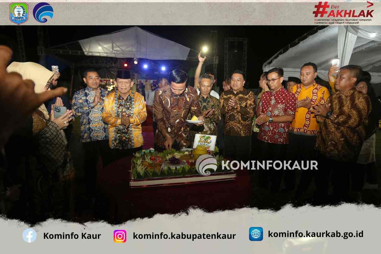 Rangkaian HUT ke-22 Kabupaten Kaur Ditutup Dengan Pemotongan Tumpeng 