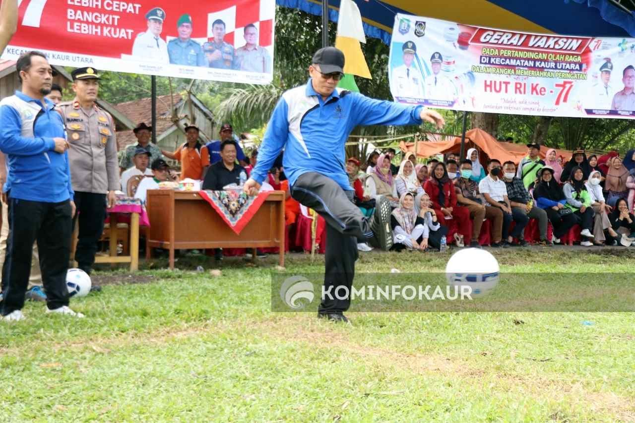 Liga Sepak Bola Se-Kaur Utara Resmi Dibuka, Bupati Pinta Jaga Sportivitas 