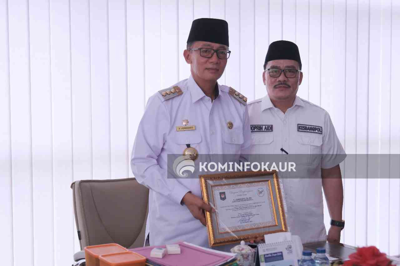 Bupati Lismidianto Terima Penghargaan Dari Kemendagri