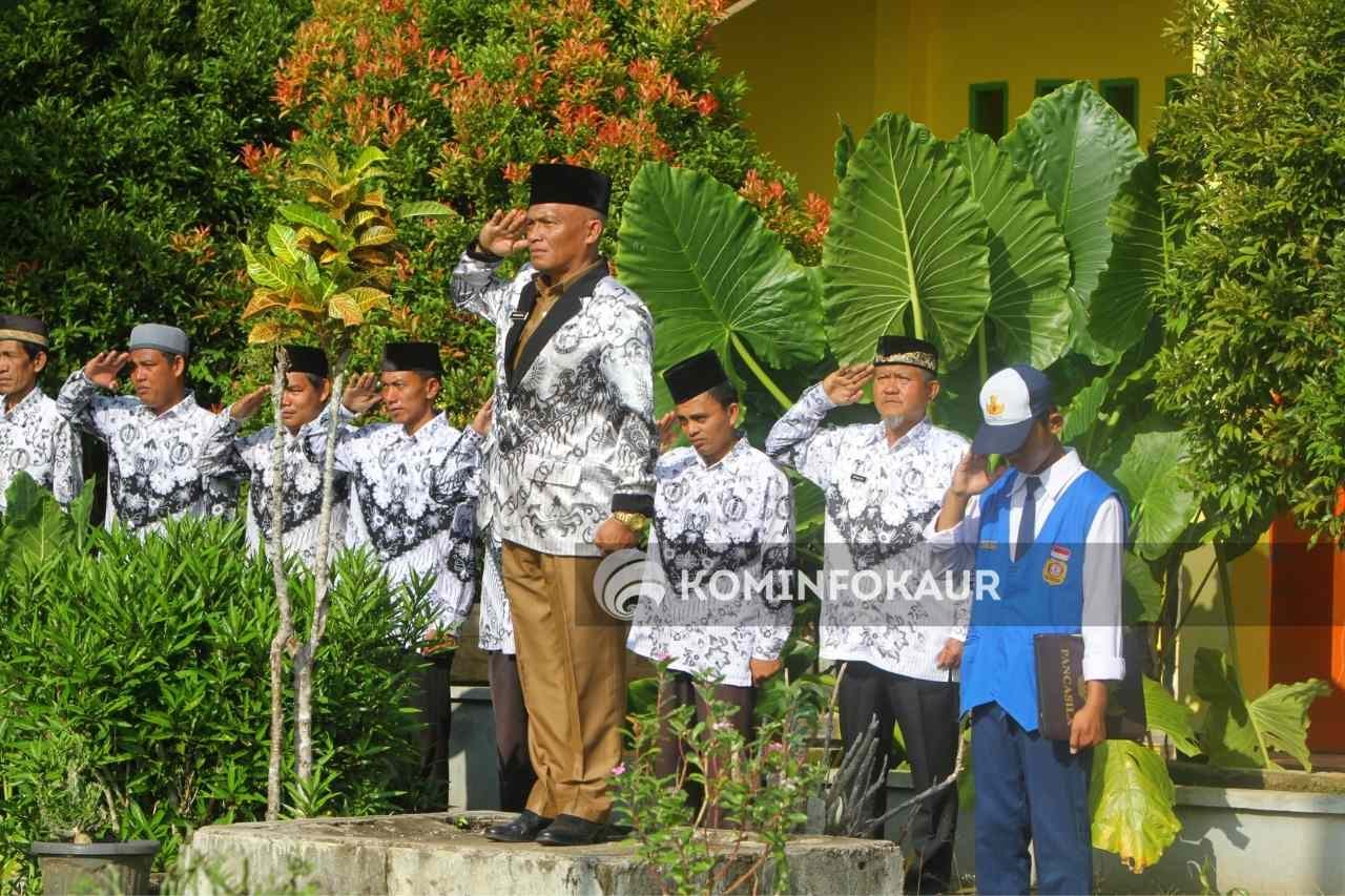 Jadi Inspektur Upacara, Ini Pesan Asisten I