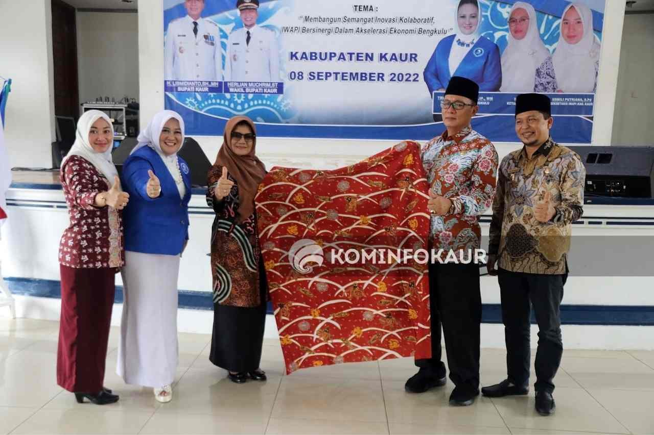 Bupati : IWAPI Harus Bisa Berkreasi dan Berinovasi