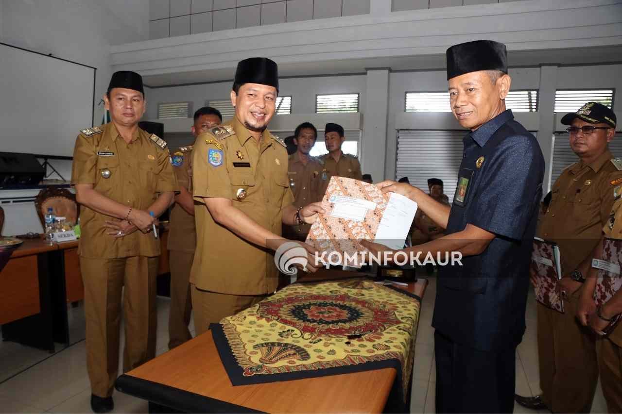Wabup : 2024 Seluruh Kades Ngantor Dibalai Desa