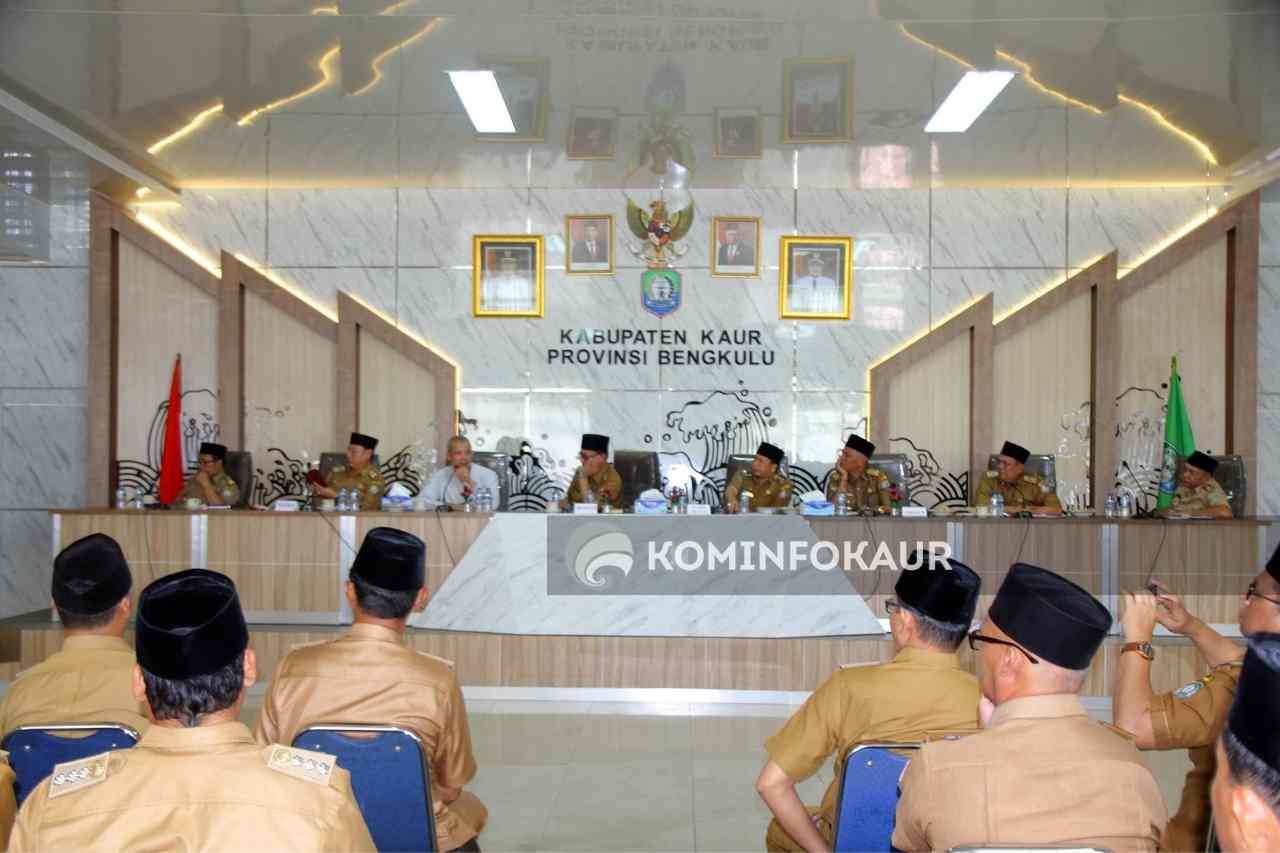 Rapat Evaluasi Bulanan, Mantan Bupati Kaur Ikut Urun Rembuk
