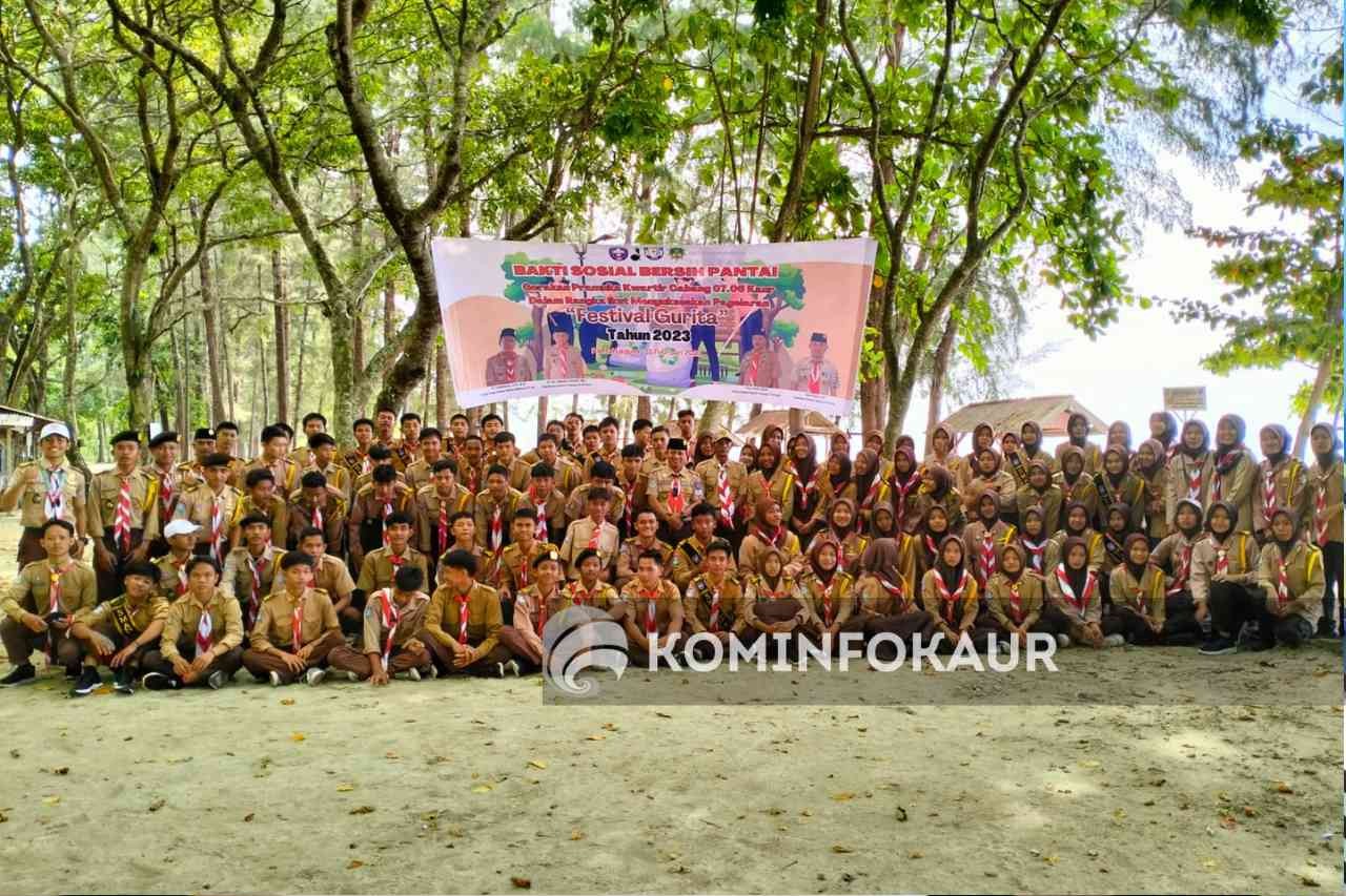 Aksi Pramuka Kaur Bersihkan Pantai Laguna