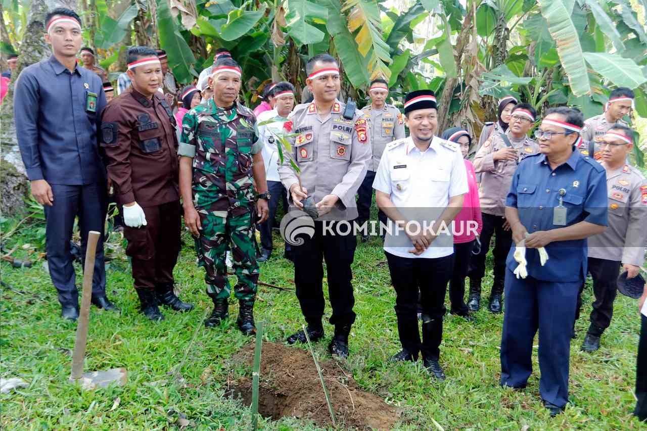 Hijaukan Kaur, Polres Tanam 1000 Pohon